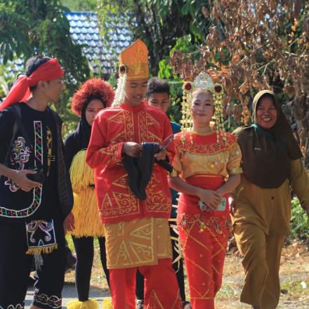 Pertama Kali Digelar, Masyarakat Desa Takuti Sangat Antusias Mengikuti Festival Pawai Budaya