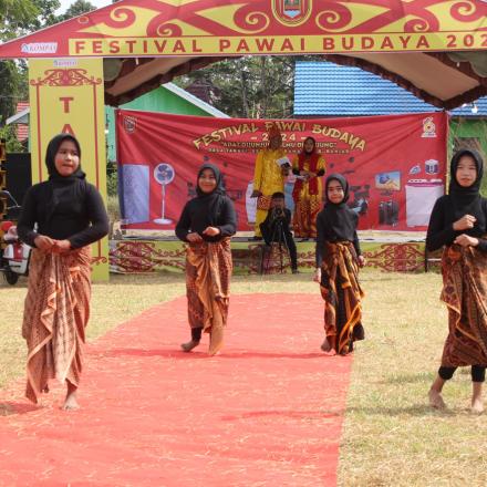 Meriah, Festival Pawai Budaya di Desa Takuti Diikuti dari Berbagai Daerah di Kabupaten Banjar